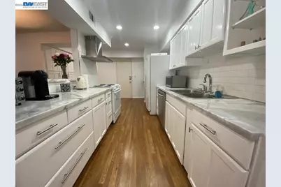 1015 Kings Rd #309, West Hollywood, CA 90069 - Photo 29