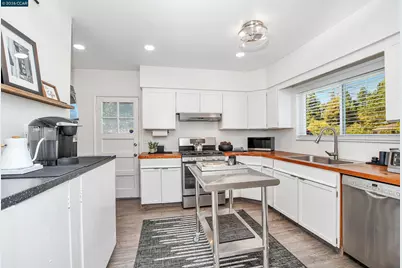 2160 Walnut St, Martinez, CA 94553 - Photo 9