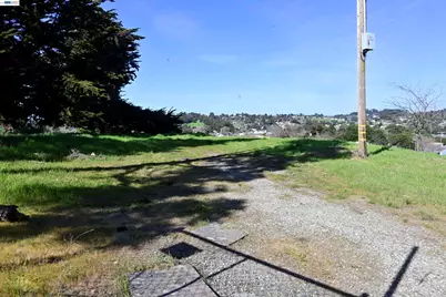 3944 La Cima Rd, El Sobrante, CA 94803 - Photo 11
