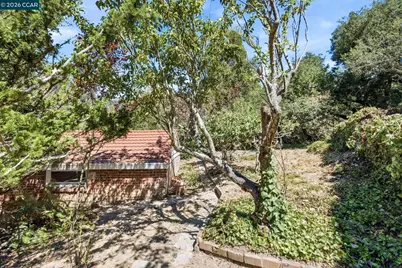 1700 Woodhaven Way, Oakland, CA 94611 - Photo 35