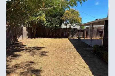 5250 Standish Rd, Sacramento, CA 95820 - Photo 13