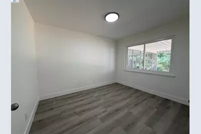 5250 Standish Rd, Sacramento, CA 95820 - Photo 21
