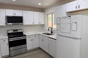 5250 Standish Rd, Sacramento, CA 95820 - Photo 5