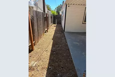 5250 Standish Rd, Sacramento, CA 95820 - Photo 17