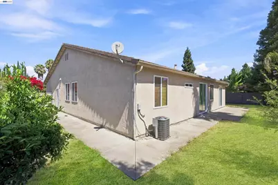 10154 Copco Ln, Stockton, CA 95219 - Photo 5