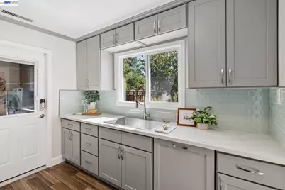 734 Scott Blvd, Santa Clara, CA 95050 - Photo 17
