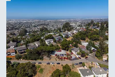 8019 Sterling Dr, Oakland, CA 94605 - Photo 75