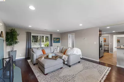 8019 Sterling Dr, Oakland, CA 94605 - Photo 35
