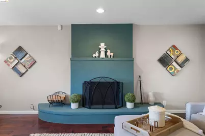 8019 Sterling Dr, Oakland, CA 94605 - Photo 33