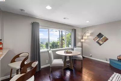8019 Sterling Dr, Oakland, CA 94605 - Photo 27