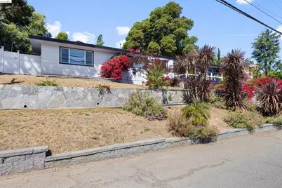 8019 Sterling Dr, Oakland, CA 94605 - Photo 3