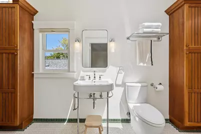 456 62nd St, Oakland, CA 94609 - Photo 25