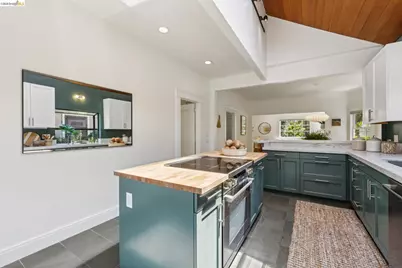 456 62nd St, Oakland, CA 94609 - Photo 15