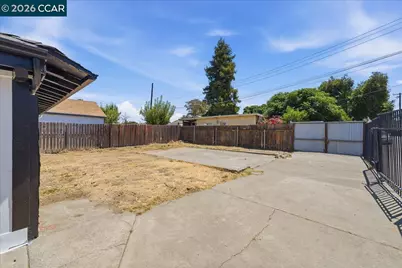 2696 Fairfield St, Sacramento, CA 95815 - Photo 3