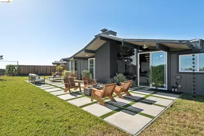 8055 Shay Dr, Oakland, CA 94605 - Photo 71