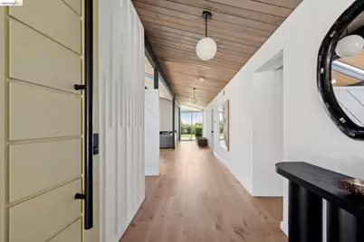 8055 Shay Dr, Oakland, CA 94605 - Photo 7