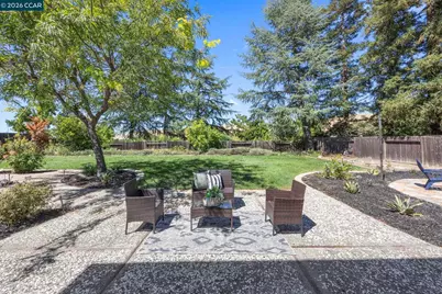 2 El Molino Dr, Clayton, CA 94517 - Photo 33
