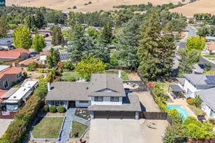 2 El Molino Dr, Clayton, CA 94517 - Photo 3