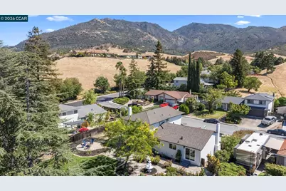 2 El Molino Dr, Clayton, CA 94517 - Photo 3