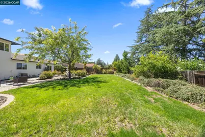 2 El Molino Dr, Clayton, CA 94517 - Photo 37