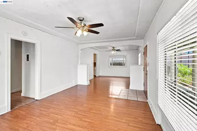 9821 Thermal Street, Oakland, CA 94605 - Photo 11