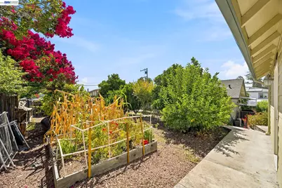 18275 Carlton Ave, Castro Valley, CA 94546 - Photo 21