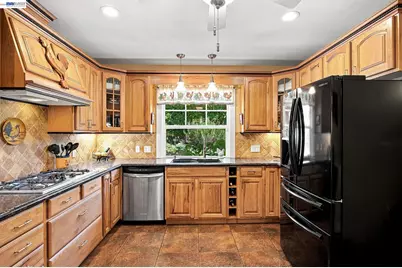 18275 Carlton Ave, Castro Valley, CA 94546 - Photo 9