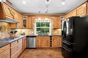 18275 Carlton Ave, Castro Valley, CA 94546 - Photo 9