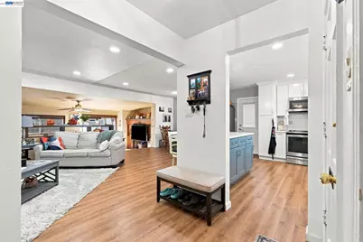 20927 Nunes Ave, Castro Valley, CA 94546 - Photo 3