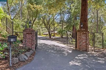 18 Sycamore Rd, Orinda, CA 94563 - Photo 3