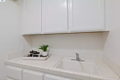 3490 Thompson Pl, Fairview, CA 94541 - Photo 45
