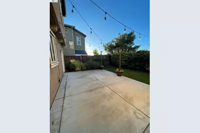 1043 Ashbridge Bay Dr, Pittsburg, CA 94565 - Photo 11