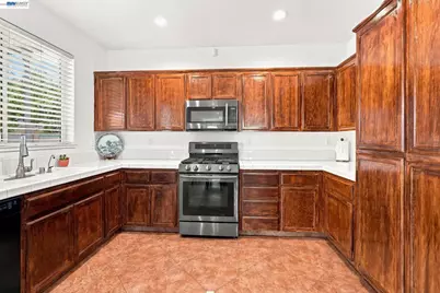 2833 Clover Hill Ct, Tracy, CA 95377 - Photo 9
