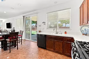 2833 Clover Hill Ct, Tracy, CA 95377 - Photo 11
