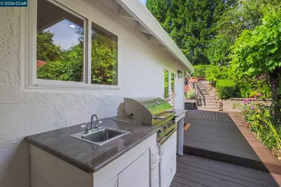 10 Darnby Ct, Orinda, CA 94563 - Photo 35