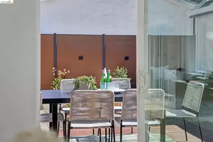 1370 Hearst Ave, Berkeley, CA 94702 - Photo 33