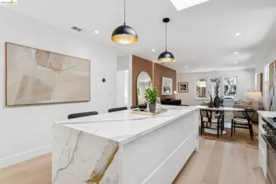 1370 Hearst Ave, Berkeley, CA 94702 - Photo 17