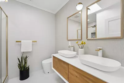 1370 Hearst Ave, Berkeley, CA 94702 - Photo 35