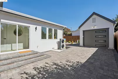 1370 Hearst Ave, Berkeley, CA 94702 - Photo 43