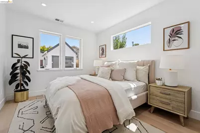 1370 Hearst Ave, Berkeley, CA 94702 - Photo 25