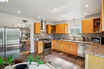 8427 Ney Ave, Oakland, CA 94605 - Photo 15