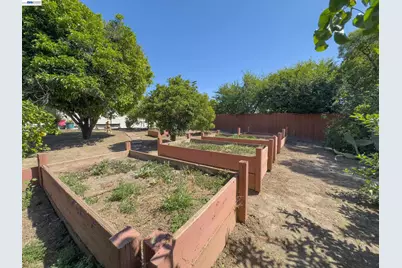 350 Strand Ave, Pleasant Hill, CA 94523 - Photo 15