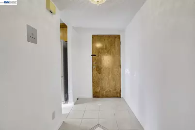 400 Davis #301, San Leandro, CA 94577 - Photo 5