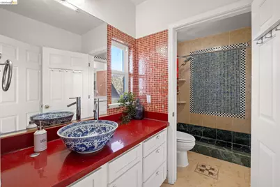 6070 Mazuela Dr, Oakland, CA 94611 - Photo 23