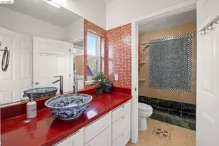 6070 Mazuela Dr, Oakland, CA 94611 - Photo 23