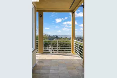 6070 Mazuela Dr, Oakland, CA 94611 - Photo 39
