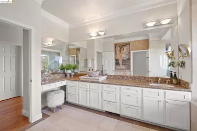 6070 Mazuela Dr, Oakland, CA 94611 - Photo 29