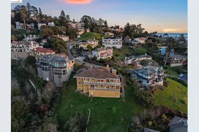 6070 Mazuela Dr, Oakland, CA 94611 - Photo 51