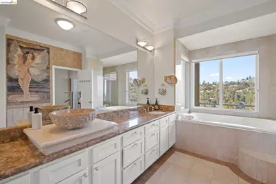 6070 Mazuela Dr, Oakland, CA 94611 - Photo 29