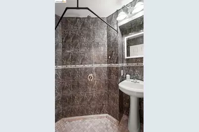 6070 Mazuela Dr, Oakland, CA 94611 - Photo 37